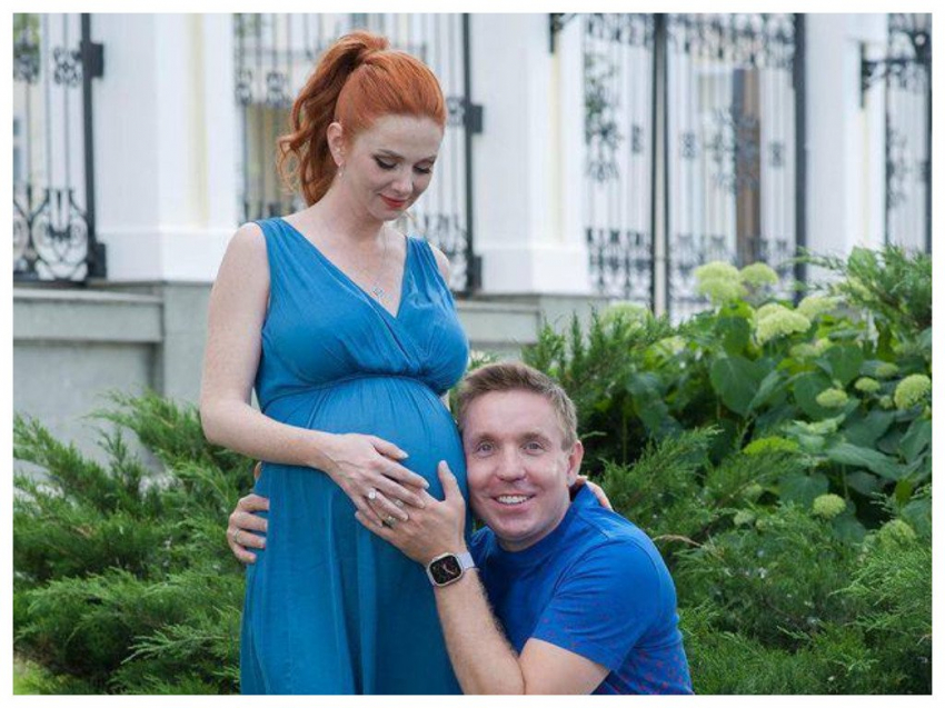 Супруг Лены Катиной показал фотографию артистки на последних сроках беременности