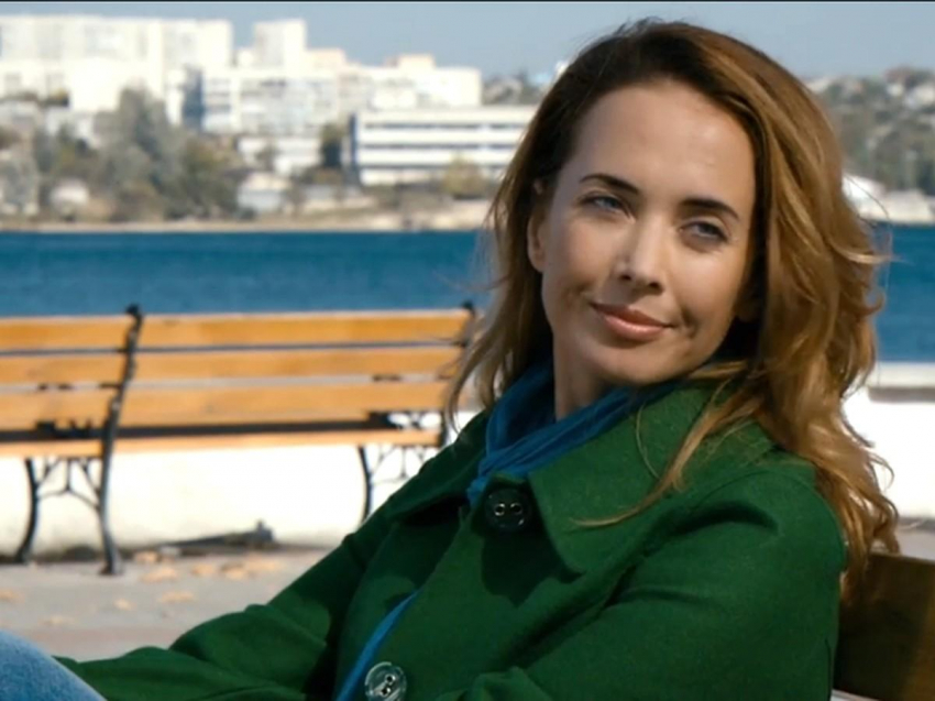 Мать Жанны Фриске сутками смотрит на фото покойной звезды и плачет