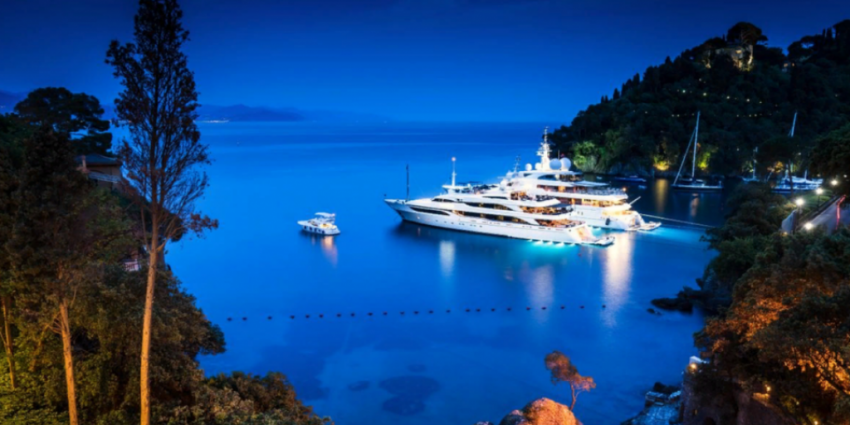 В Россию свозят зарубежные яхты чтобы не отобрали