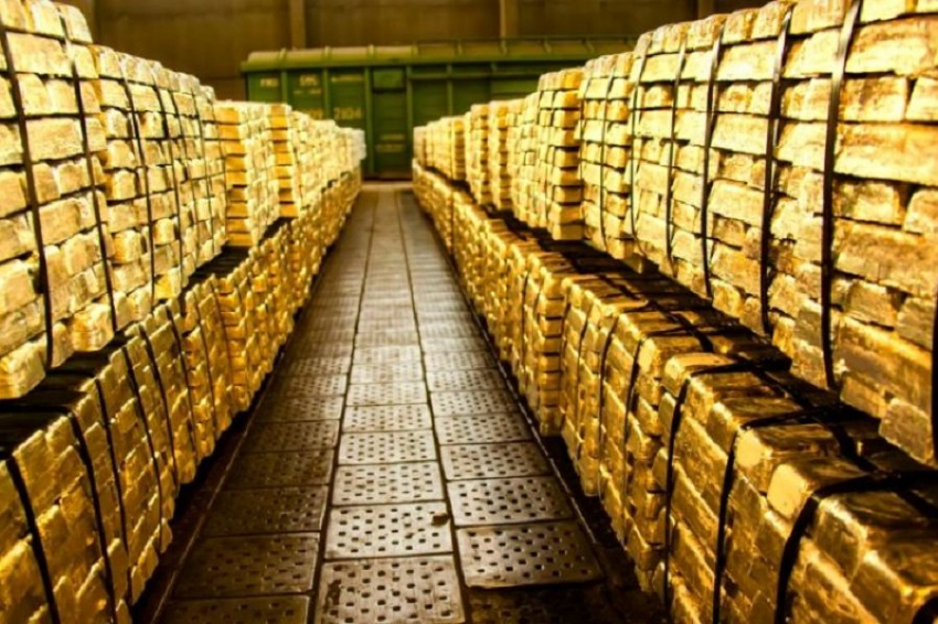 РИА Новости: банки начали забирать золото из западных хранилищ на фоне санкций против России