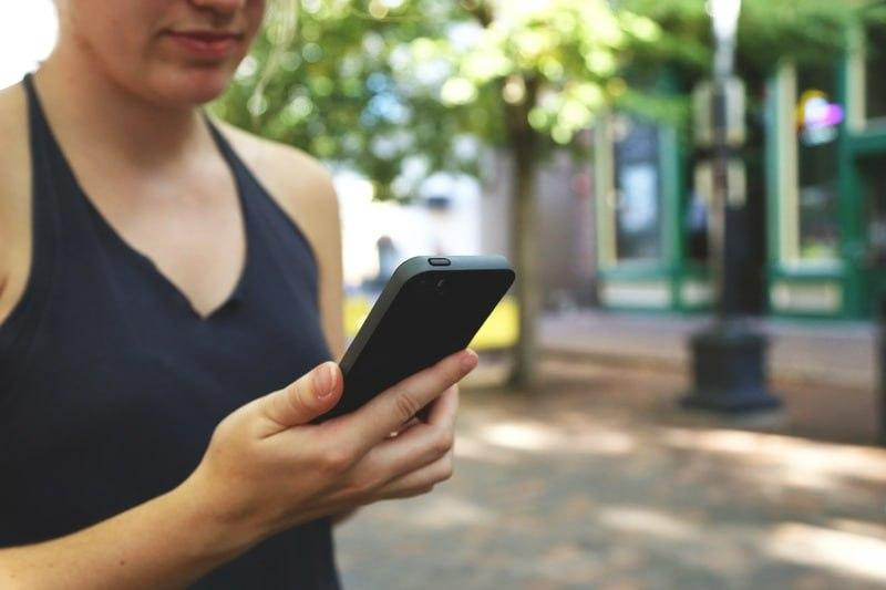 Samsung презентовала люксовый смартфон от дизайнера Тома Брауна