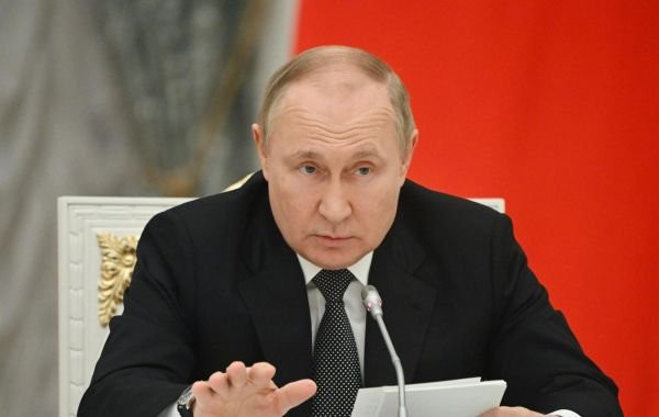 Владимир Путин потребовал разобраться с ценами на топливо