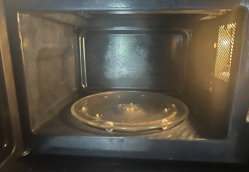 Для чего можно использовать микроволновку: 6 неочевидных вариантов