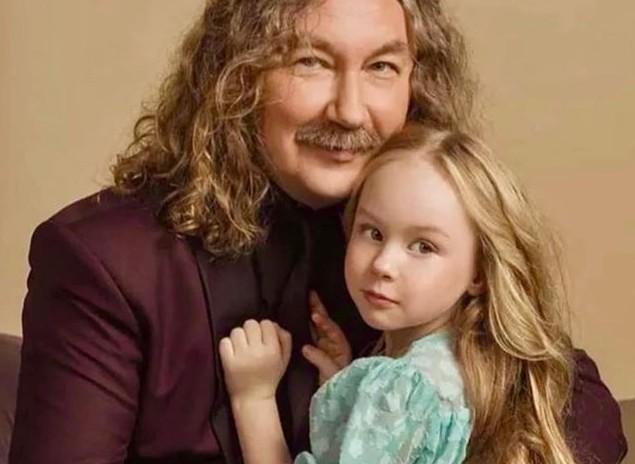 Игорь Николаев впервые после операции вышел на связь, чтобы поздравить дочь