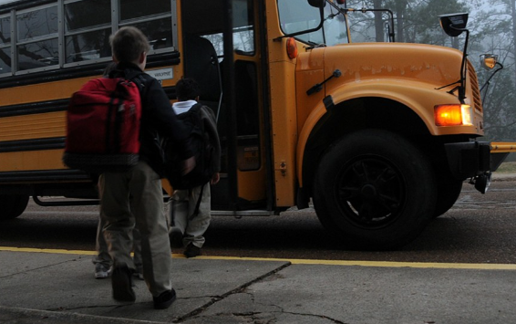 Украина объявила принудительную эвакуацию детей из подконтрольных районов ДНР и Херсонской области