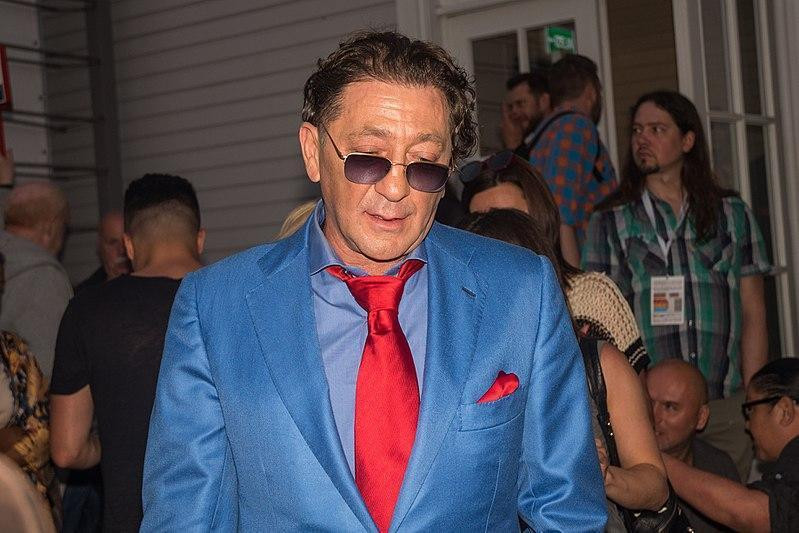 Лидер религиозной группы Морозов требует взыскать с Григория Лепса 10 млн рублей