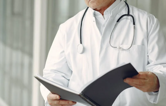 В Башкирии лжестоматолог заработал на установке муляжей имплантов 370 000 рублей