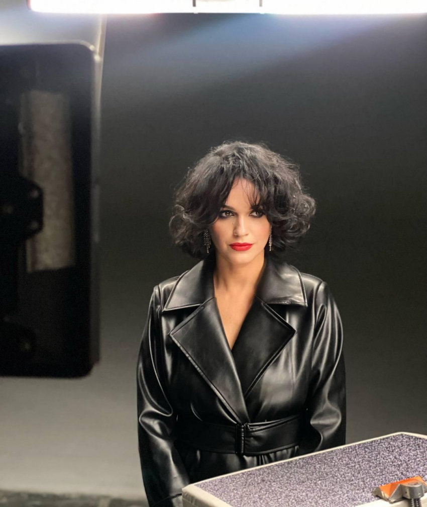 Певица Слава похвасталась кольцом из белого золота с большим бриллиантом