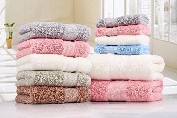 Почему полотенца становятся жесткими, и как сделать их мягкими с помощью 2 ингредиентов