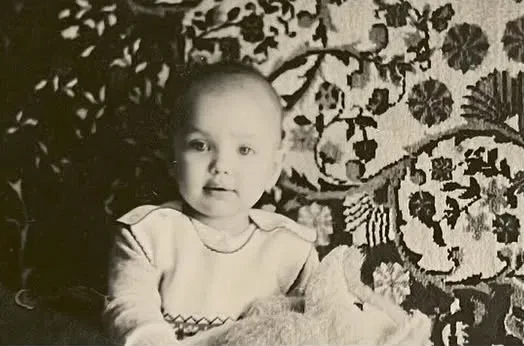 Детское фото Ирины Шейк украсило обложку нового модного журнала