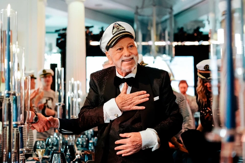 Семья прощается с Бедросом Киркоровым в Храме Христа Спасителя