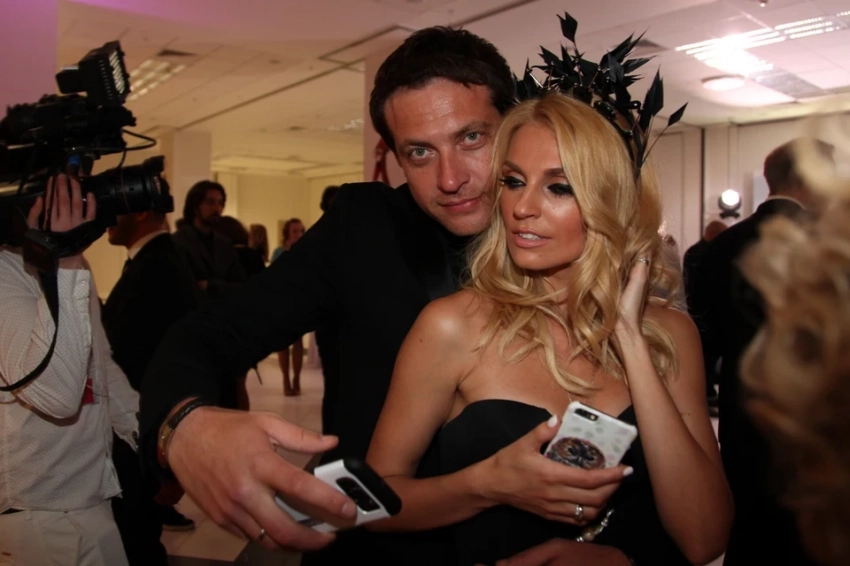 Уехавшая от мужа Саша Савельева показала фото из роддома: "Мир жесток и в нем нет справедливости"