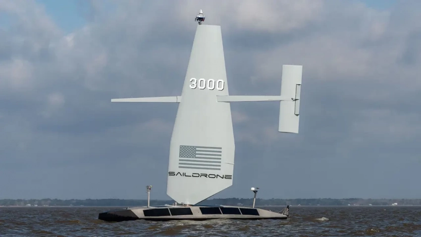 Безэкипажный парусник Saildrone Surveyor проходит испытания с гидроакустическим комплексом