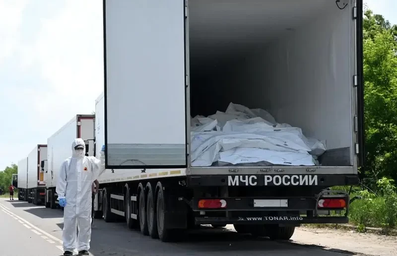 Песков: Трейлеры с телами погибших украинских военных стоят на границе уже несколько дней, но до сих пор никакой конкретики нет