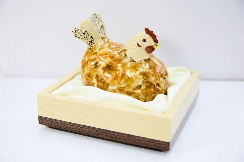 Сувенир, не имеющий аналогов: «Курочку Рябу» из янтаря покажут на AmberForum