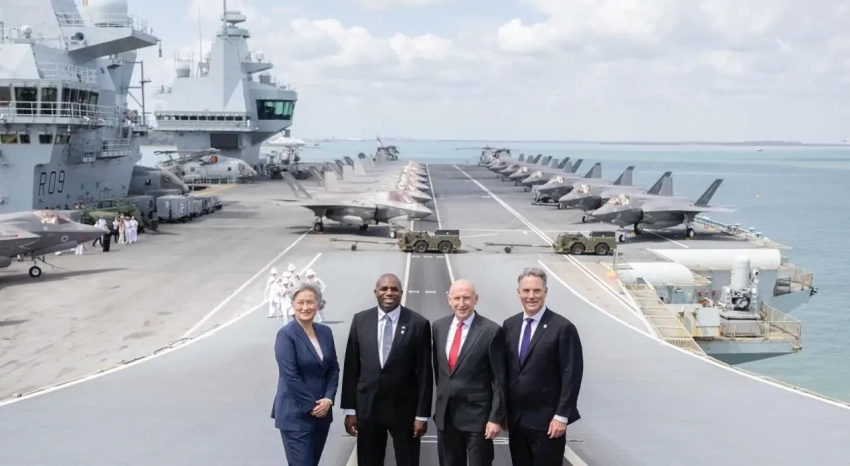 «Британия готова сражаться»: министр обороны «пригрозил» Китаю с борта авианосца