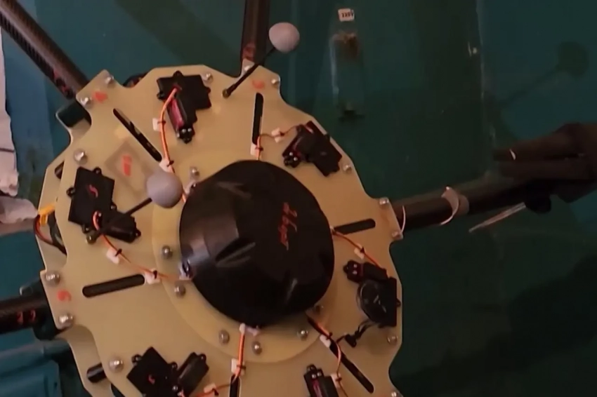 Появилось видео сброса на цель противотанковой мины ТМ-62 тяжёлым дроном «Кузя»