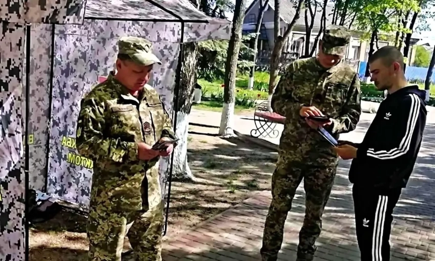 Киев продолжает отправлять русскоязычное население Донбасса в окопы