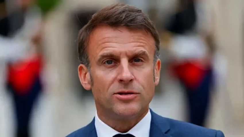 Оппозицию Франции возмутило заявление офиса Макрона после низложения кабмина