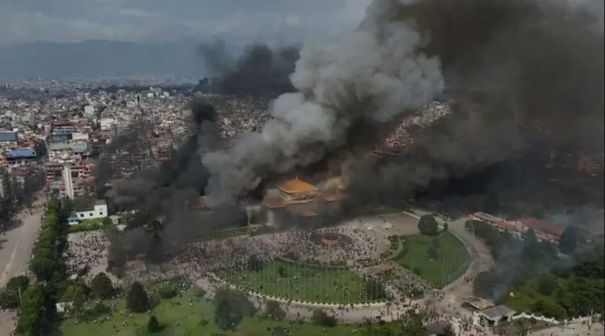 «Да здравствует революция!»: в Непале коммунисты решили запретить социальные сети и что из этого получилось