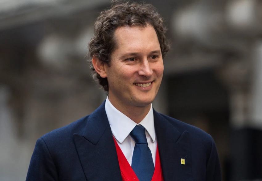 Глава Ferrari Джон Элканн будет год работать дворником из-за неуплаты налогов