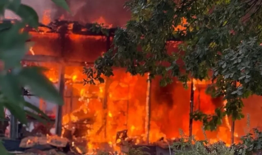 «Герани» ударили по промзоне в Сумах, вызвав разрушения и пожары