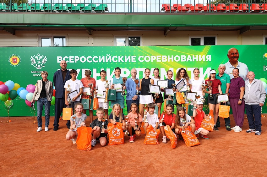 Юношеский теннисный турнир памяти Юрия Лужкова в пятый раз состоялся в Москве