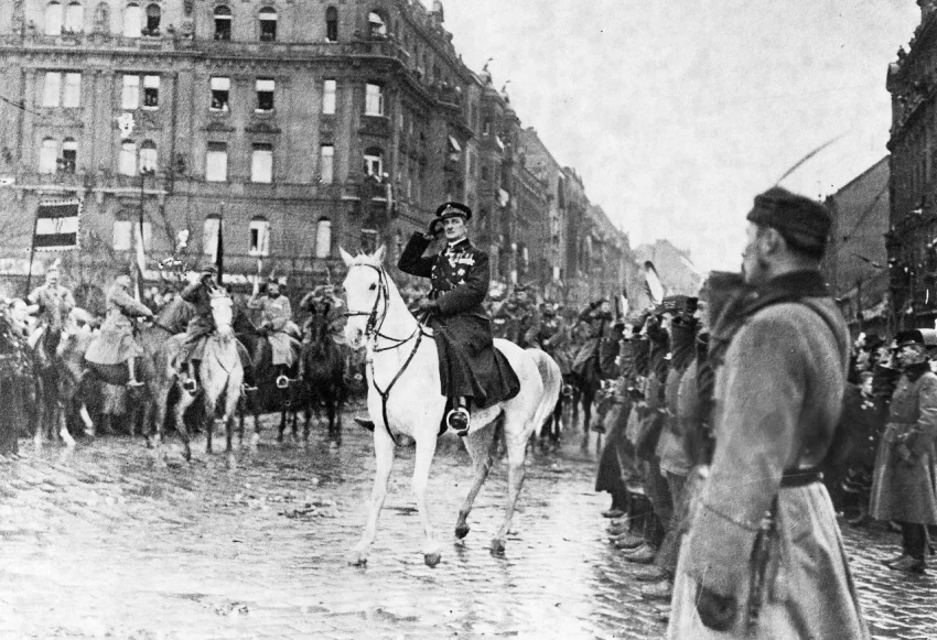 Революции и политические кризисы в межвоенный период: Венгрия от «Революции астр» до регентства Хорти