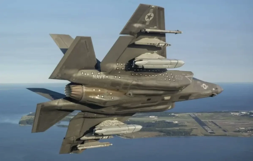 США и Канада совместно «продемонстрировали силу» в Арктике возле границ России