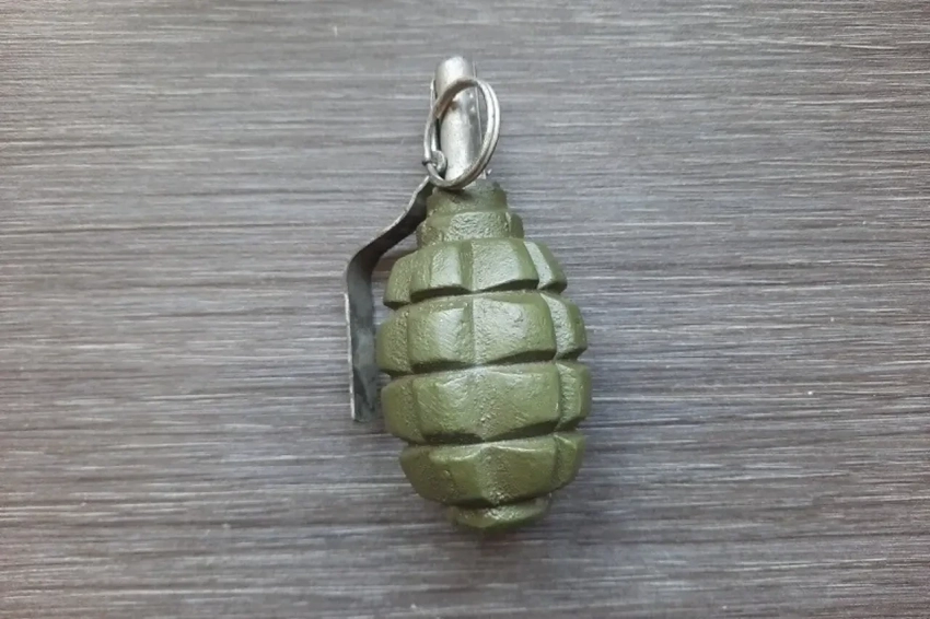 Украинские военные устраивают ловушки при помощи ручных гранат в «гирляндах»