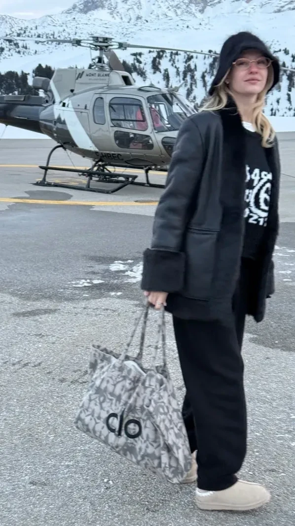 Вертолёты, шубы и модные русские: как Елена Перминова с бойфрендом, Оксана Самойлова, Александр Рогов и Ксения Шипилова отдыхают в Куршевеле