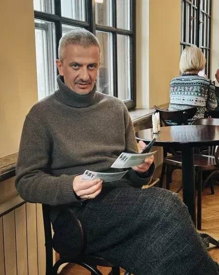 "Пропал МХАТ". На Spletnik обсуждают скандал с назначением Константина Богомолова ректором Школы-студии МХАТ