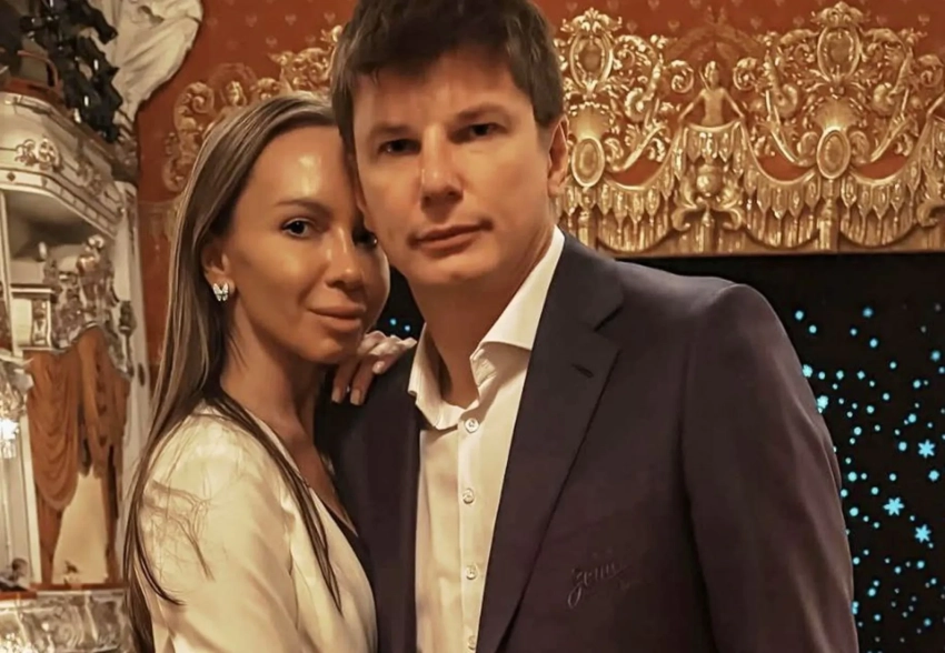 Андрей Аршавин вышел в свет с возлюбленной — матерью своего шестого ребёнка