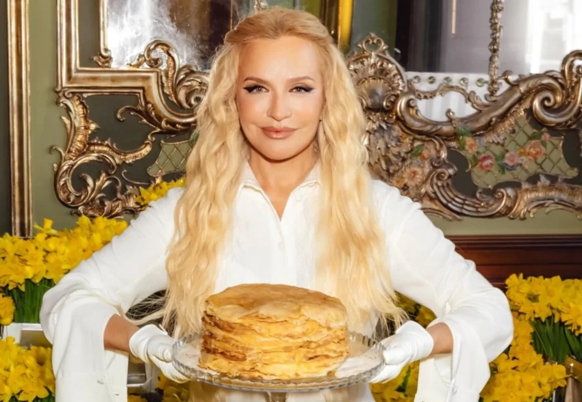 Алёна Ахмадуллина, Наташа Королёва и Алексей Жидковский на масленичных гуляньях "Москвички" и Виктории Шеляговой: новые фото