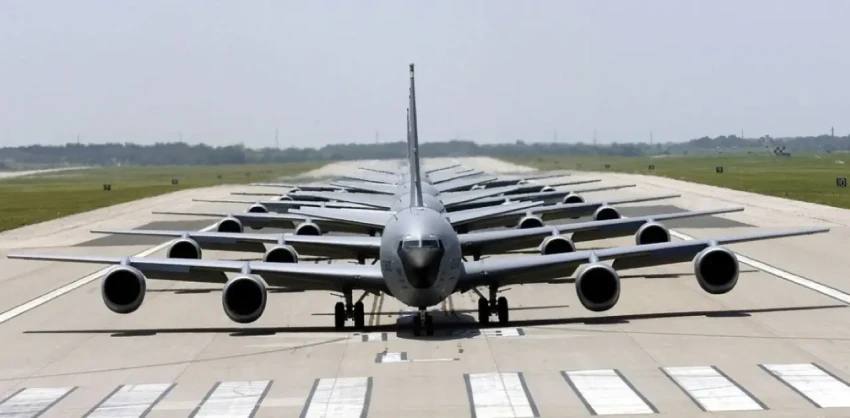 Показано скопление самолётов ВВС США в израильском аэропорту Бен-Гурион