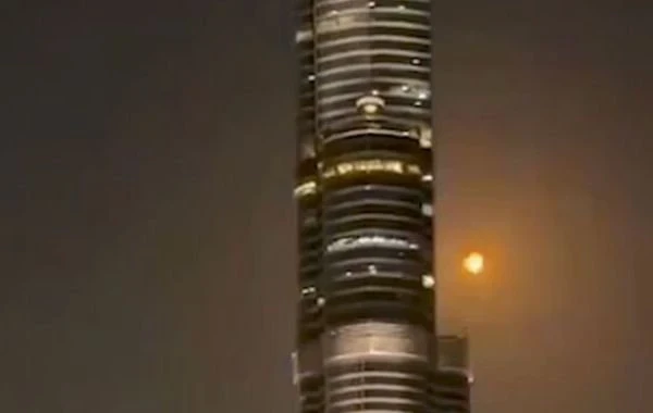 В Дубае силы ПВО сбили иранский дрон около "Бурдж-Халифа"