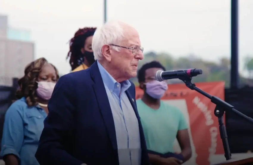 Сенатор США Сандерс: Трамп не имел права развязывать войну в Иране