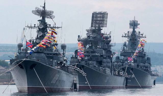 Поздравить моряков с Днем черноморского флота России нужно 13 мая 2023 года