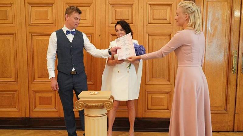 Поздравления с Днем работников ЗАГСа, который отмечается 18 декабря 2024 года