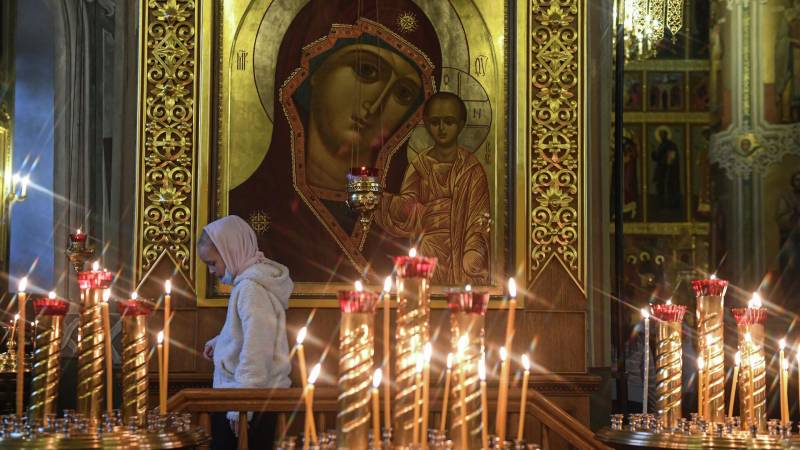 Как поздравить верующих 4 ноября, в день Казанской иконы Божией Матери, с помощью душевных картинок и стихов