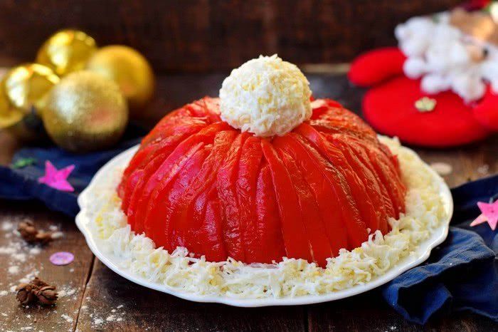«Шапка Деда Мороза»: рецепт самого необычного и вкусного салата на Новый год